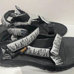 Teva Hurricane XLT 2 sandals size 9 in good condition.